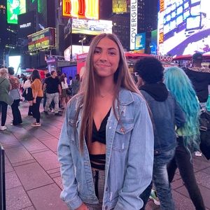 Meet your Posher, Emily